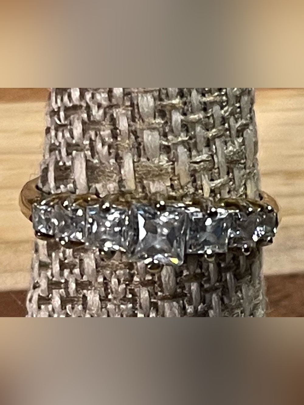 Stamped 10KT Yellow Gold and 7 stone CZ Princess cut ring. Size 7 stunning - Picture 7 of 16